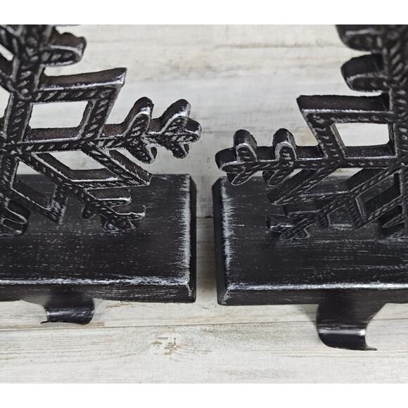 2 Metal Snowflake Stocking Holders/Hangers With Intricate Designs Unbranded - Picture 6 of 10
